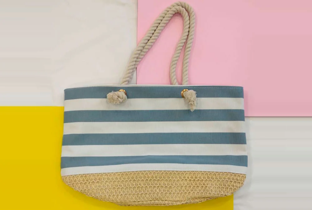 Bolsa com detalhe bordado exclusivo